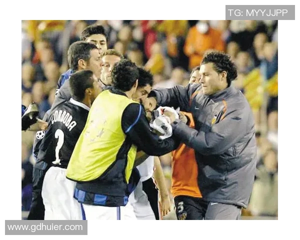 足球明星激烈冲突瞬间特效视频与精彩图片合集