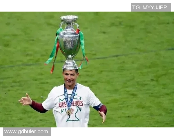 足球明星马乃尔的职业生涯与成就揭秘