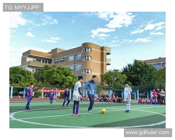 女生追梦踢球记模仿足球明星的青春成长故事